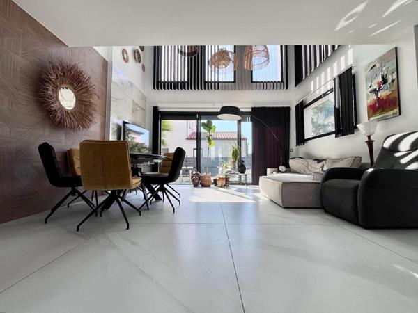 Magnifique maison contemporaine  en R+1 de 120 m² avec piscine sur un terrain de 300 m² en 3 faces