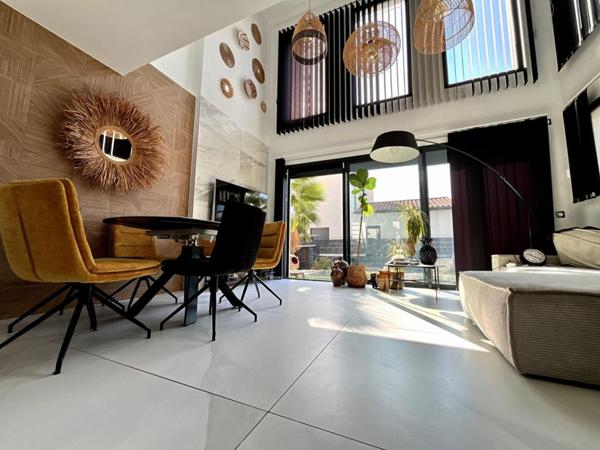 Magnifique maison contemporaine  en R+1 de 120 m² avec piscine sur un terrain de 300 m² en 3 faces