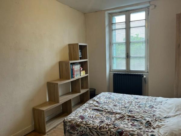 A vendre Maison de ville au coeur de BAGNERES DE BIGORRE avec un jardin  ()