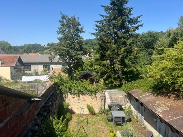 A vendre Maison de ville au coeur de BAGNERES DE BIGORRE avec un jardin  ()
