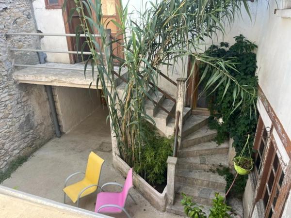 A vendre Maison de ville au coeur de BAGNERES DE BIGORRE avec un jardin  ()