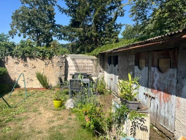 A vendre Maison de ville au coeur de BAGNERES DE BIGORRE avec un jardin  ()