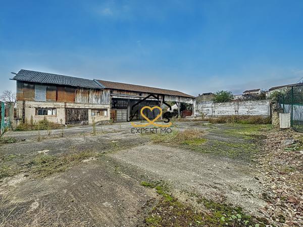 Saint-Georges-sur-Allier (63800) Grand hangar sur terrain de 777m2 à St Georges sur Allier