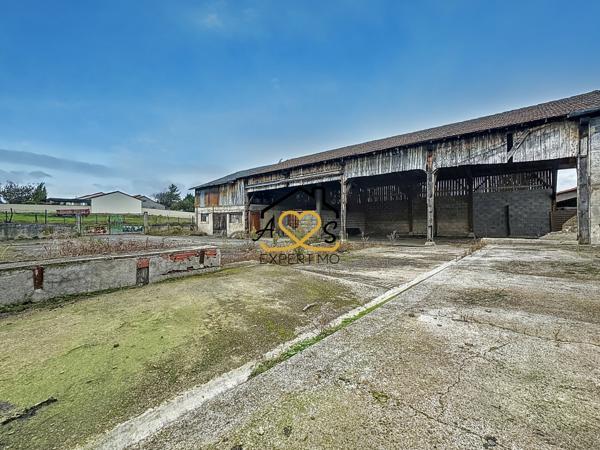 Saint-Georges-sur-Allier (63800) Grand hangar sur terrain de 777m2 à St Georges sur Allier
