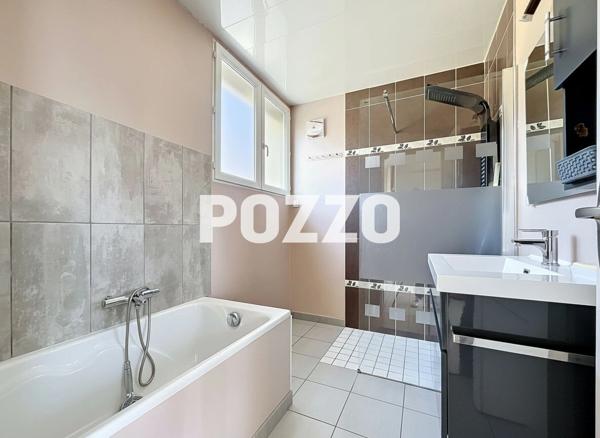 A VENDRE. CONDE SUR VIRE. MAISON AVEC 3 CHB ET JARDIN. CONDE SUR VIRE