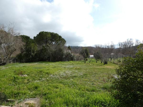 Maison T6 d'environ 113m² avec grand garage de 65m² sur une parcelle de 1374m²