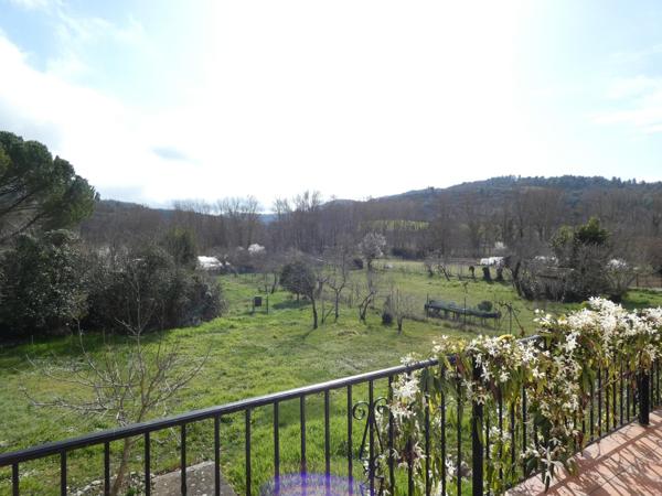 Maison T6 d'environ 113m² avec grand garage de 65m² sur une parcelle de 1374m²