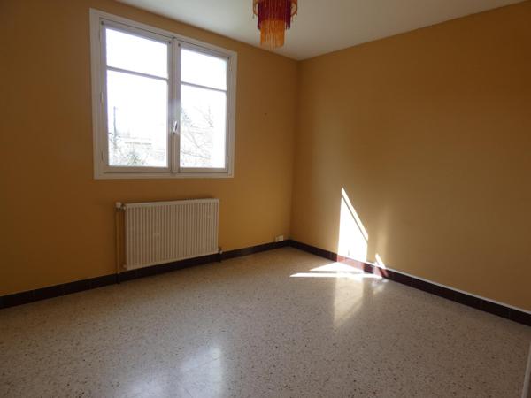 Maison T6 d'environ 113m² avec grand garage de 65m² sur une parcelle de 1374m²