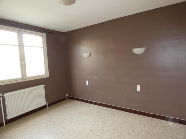 Maison T6 d'environ 113m² avec grand garage de 65m² sur une parcelle de 1374m²