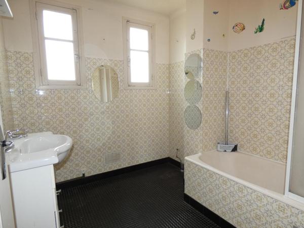 Maison T6 d'environ 113m² avec grand garage de 65m² sur une parcelle de 1374m²