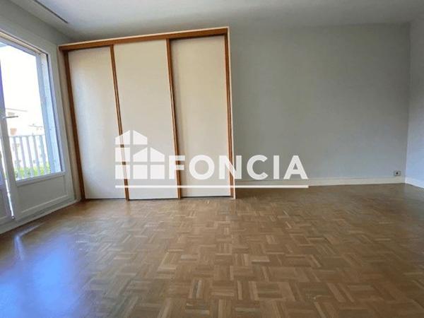 Location Appartement 2 pièces 57 m² - 26 BIS RUE DE LA ROCHETTE Melun 77000