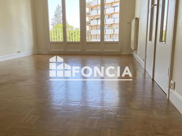 Location Appartement 2 pièces 57 m² - 26 BIS RUE DE LA ROCHETTE Melun 77000