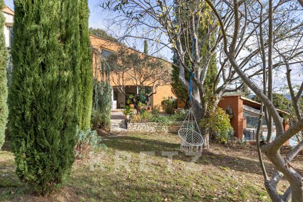 Maison d'architecte à Villeneuve de près de 290m2