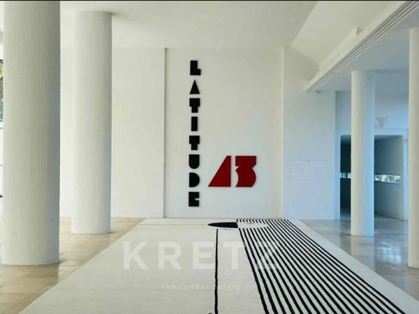 UNIQUE A SAINT-TROPEZ : VUE PANORAMIQUE ET HISTOIRE ARCHITECTURALE