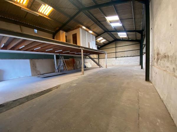 SAINTES - Local  d'activité  265 m² ,Centre ville