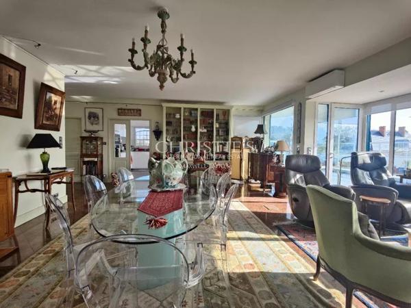 Appartement avec grande terrasse et piscine à La Rochelle