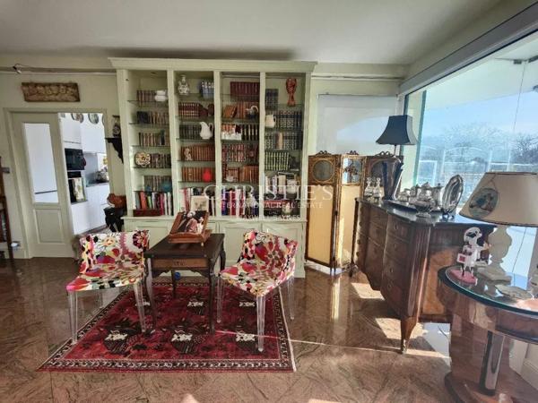 Appartement avec grande terrasse et piscine à La Rochelle