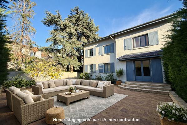 TARARE CENTRE - SPACIEUSE MAISON FAMILIALE DE 4 CHAMBRES AVEC EXTÉRIEUR