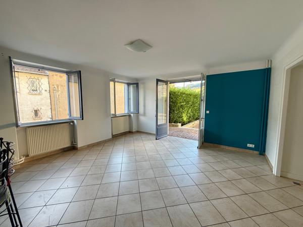 TARARE CENTRE - SPACIEUSE MAISON FAMILIALE DE 4 CHAMBRES AVEC EXTÉRIEUR