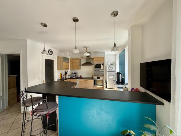 TARARE CENTRE - SPACIEUSE MAISON FAMILIALE DE 4 CHAMBRES AVEC EXTÉRIEUR