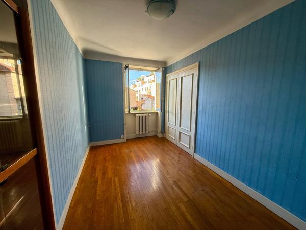 TARARE CENTRE - SPACIEUSE MAISON FAMILIALE DE 4 CHAMBRES AVEC EXTÉRIEUR
