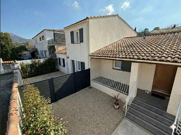 Maison 4 pièces de 86 m² à Trets avec extérieur et beau potentiel