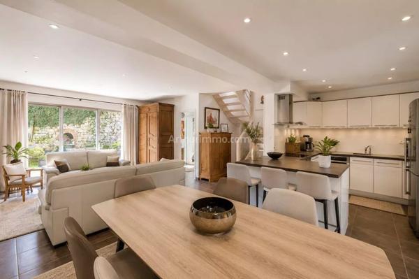 Vente                                                      Maison
                        
                     7 pièces                      142 m2                     à Aix-les-Bains