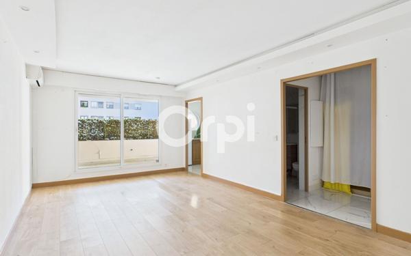 Appartement à vendre    1 pièce • 32,30 m2 Mandelieu-la-Napoule