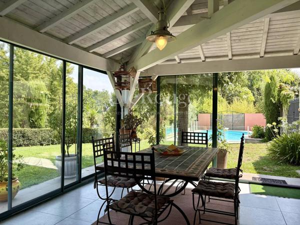 Élégante propriété de caractère avec appartement indépendant, piscine et vues dégagées