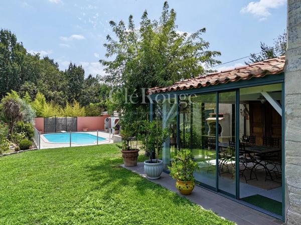 Élégante propriété de caractère avec appartement indépendant, piscine et vues dégagées