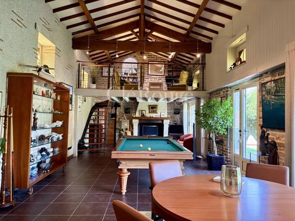 Élégante propriété de caractère avec appartement indépendant, piscine et vues dégagées