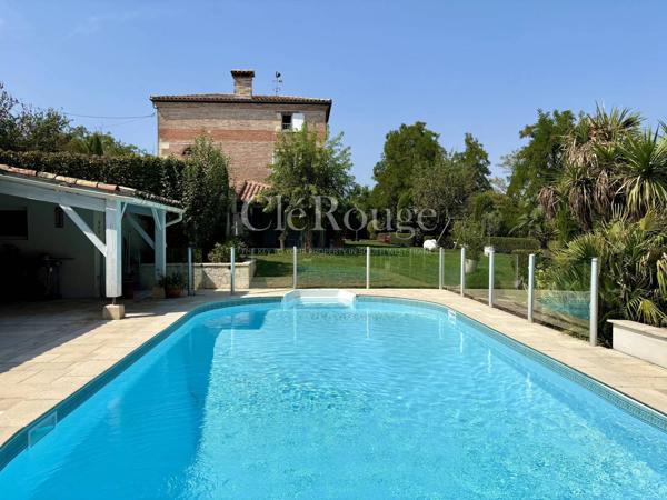 Élégante propriété de caractère avec appartement indépendant, piscine et vues dégagées