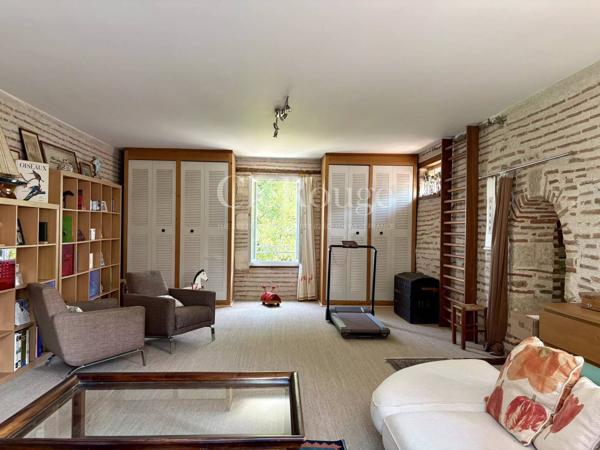 Élégante propriété de caractère avec appartement indépendant, piscine et vues dégagées