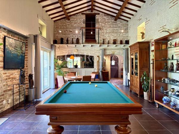 Élégante propriété de caractère avec appartement indépendant, piscine et vues dégagées
