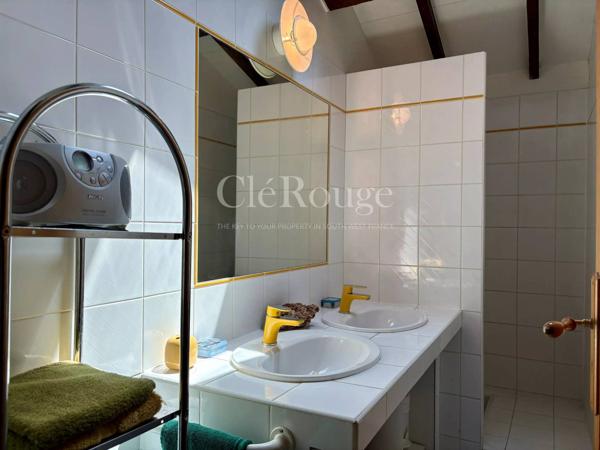 Élégante propriété de caractère avec appartement indépendant, piscine et vues dégagées