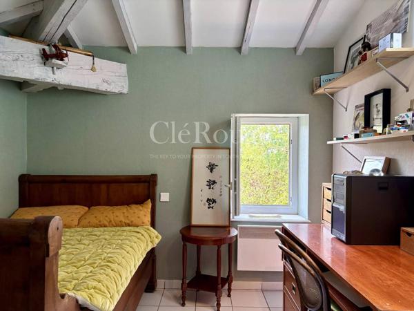 Élégante propriété de caractère avec appartement indépendant, piscine et vues dégagées