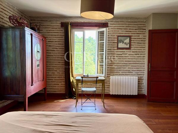 Élégante propriété de caractère avec appartement indépendant, piscine et vues dégagées