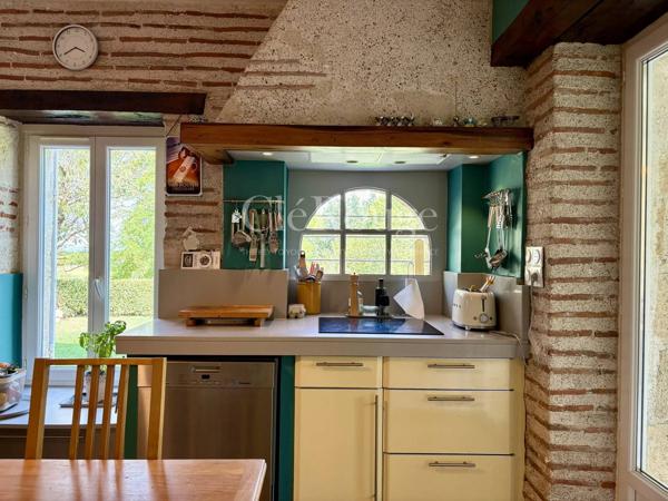 Élégante propriété de caractère avec appartement indépendant, piscine et vues dégagées