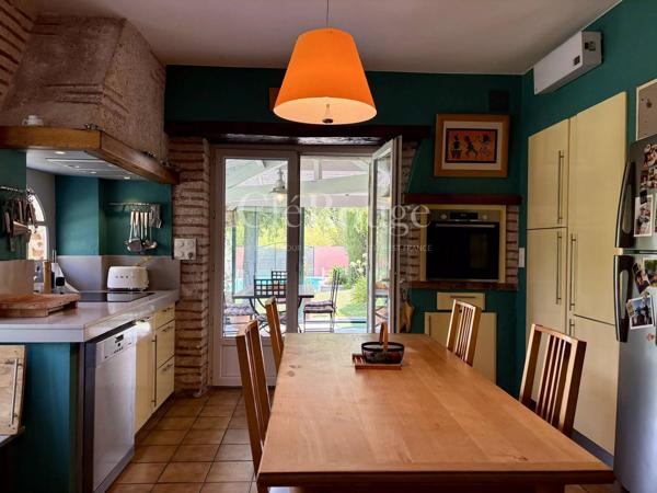 Élégante propriété de caractère avec appartement indépendant, piscine et vues dégagées
