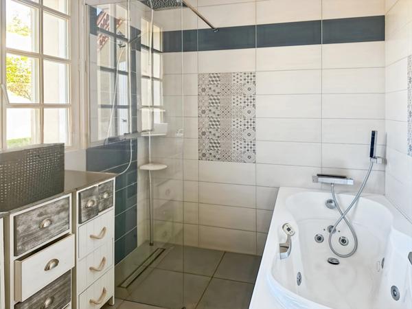 Dpt Gers (32) - près d'AUCH - à vendre maison avec appartement et piscine - 210 m2 - 4594 m2