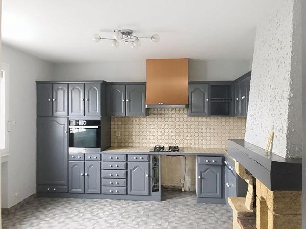 SAINTE SIGOLENE !Maison traditionnelle d'environ 130 m2 sur plus de 700m2 de terrain!