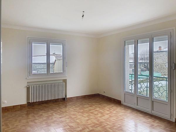 SAINTE SIGOLENE !Maison traditionnelle d'environ 130 m2 sur plus de 700m2 de terrain!