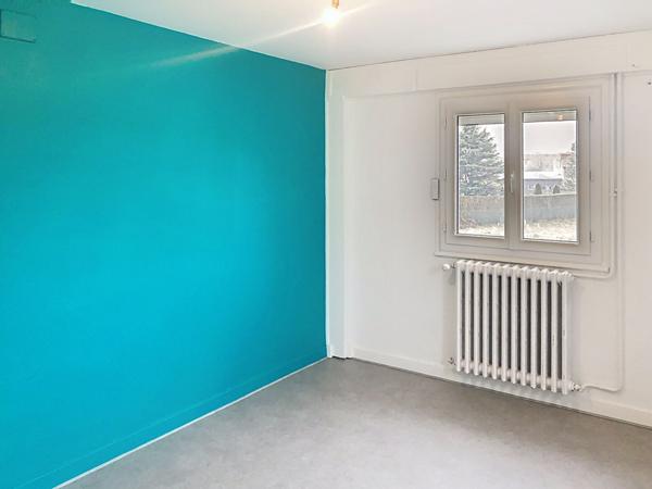 SAINTE SIGOLENE !Maison traditionnelle d'environ 130 m2 sur plus de 700m2 de terrain!