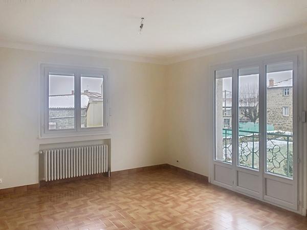 SAINTE SIGOLENE !Maison traditionnelle d'environ 130 m2 sur plus de 700m2 de terrain!