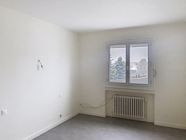 SAINTE SIGOLENE !Maison traditionnelle d'environ 130 m2 sur plus de 700m2 de terrain!