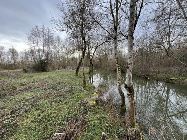 Parking à vendre |  Saint-Hilaire-la-Palud |  | 5 072 m²