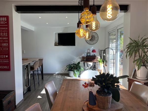 Jolie maison rénovée avec goût, à proximité des commodités