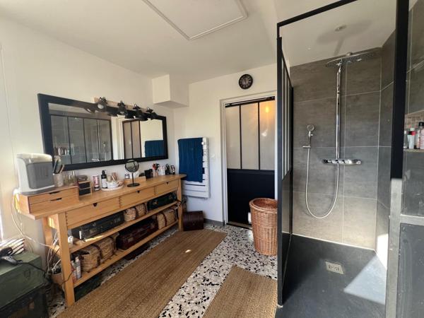 Jolie maison rénovée avec goût, à proximité des commodités