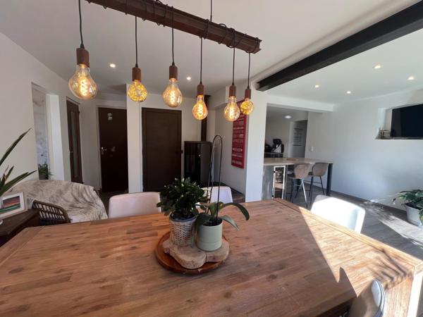 Jolie maison rénovée avec goût, à proximité des commodités