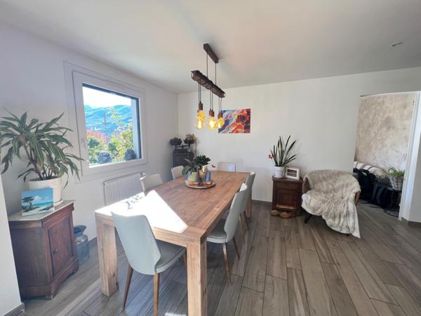 Jolie maison rénovée avec goût, à proximité des commodités